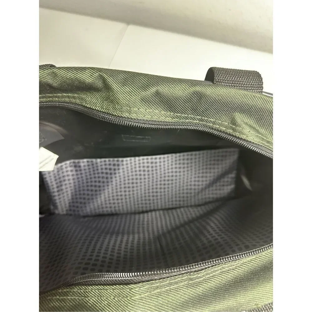 Coleman Large Green 3 Pocket Carry Bag Handles and Stap Green Black Trim 11x15